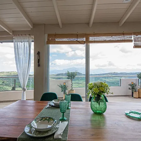 Daire Nikola's Endless View *