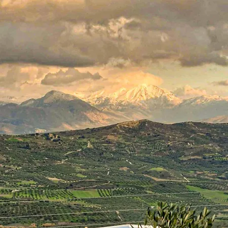 Nikola's Endless View Daire Stironas